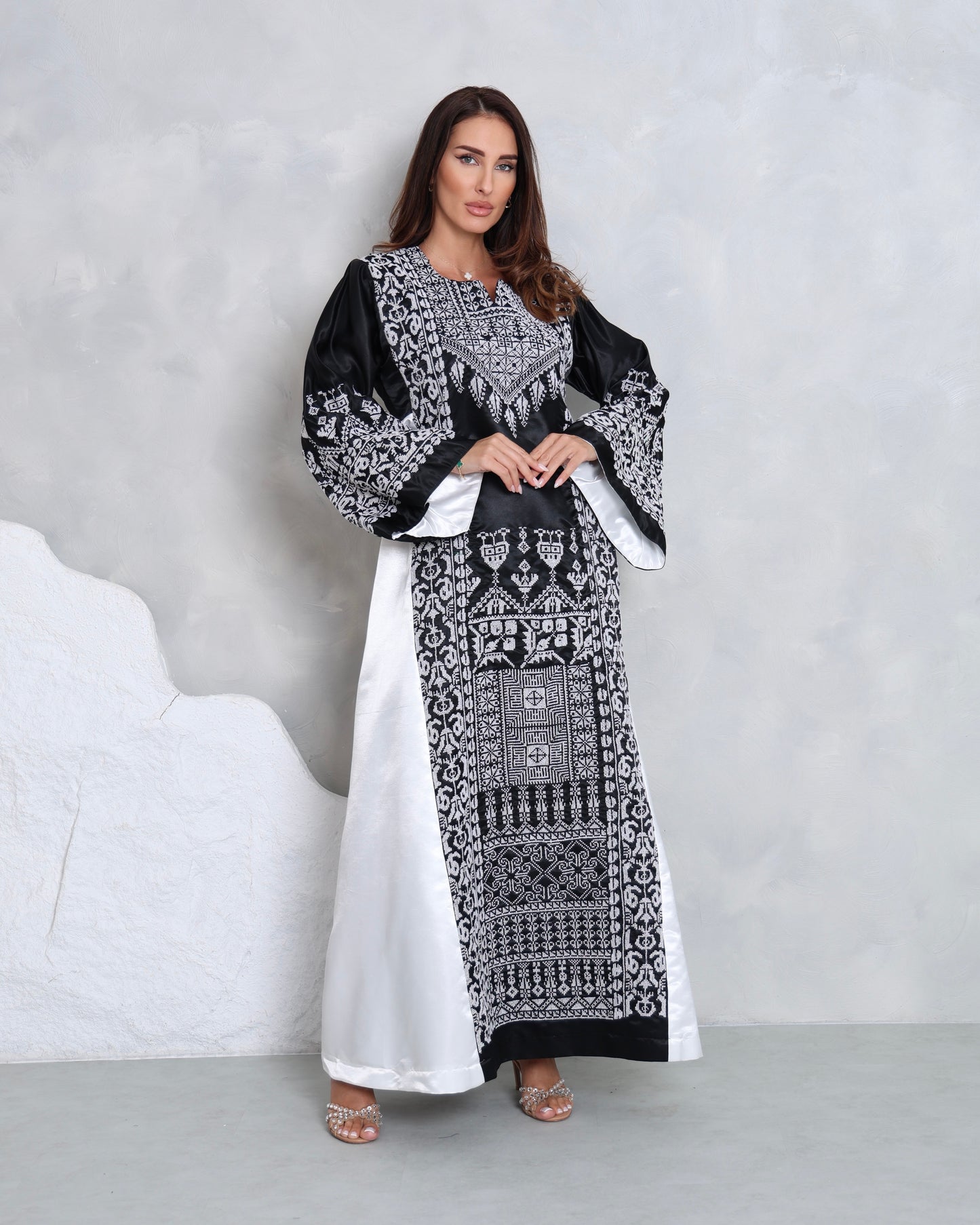 Black & White Hand Embroidered Thobe